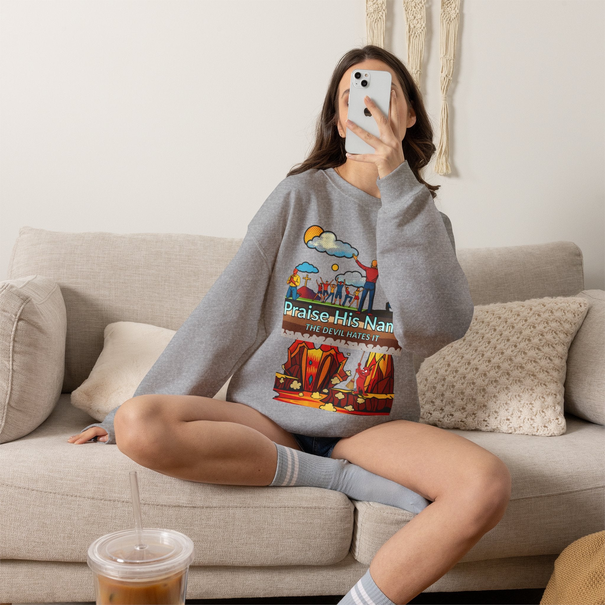'Praise His Name' — Crewneck Sweatshirt