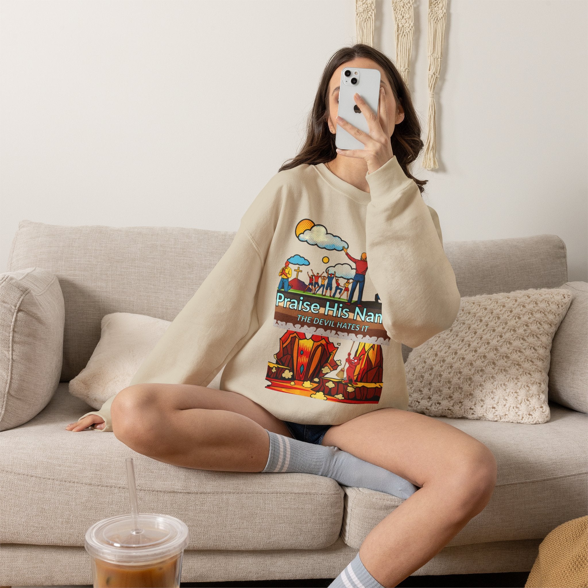 'Praise His Name' — Crewneck Sweatshirt